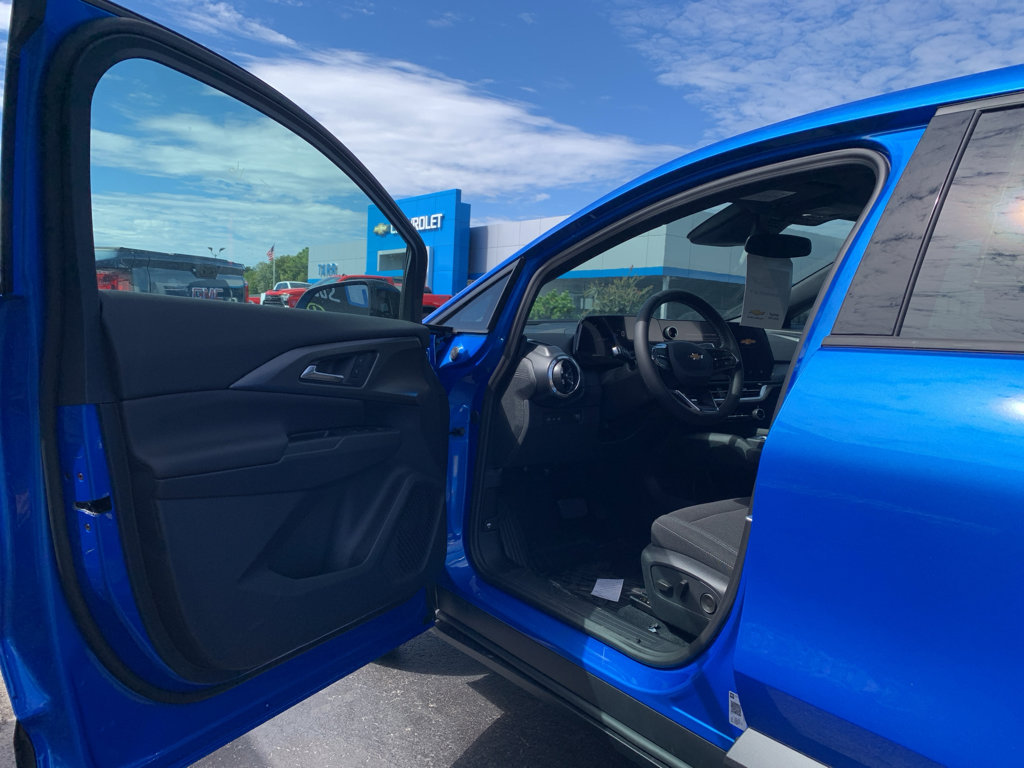 New 2026 Chevrolet Equinox EV LT image 15