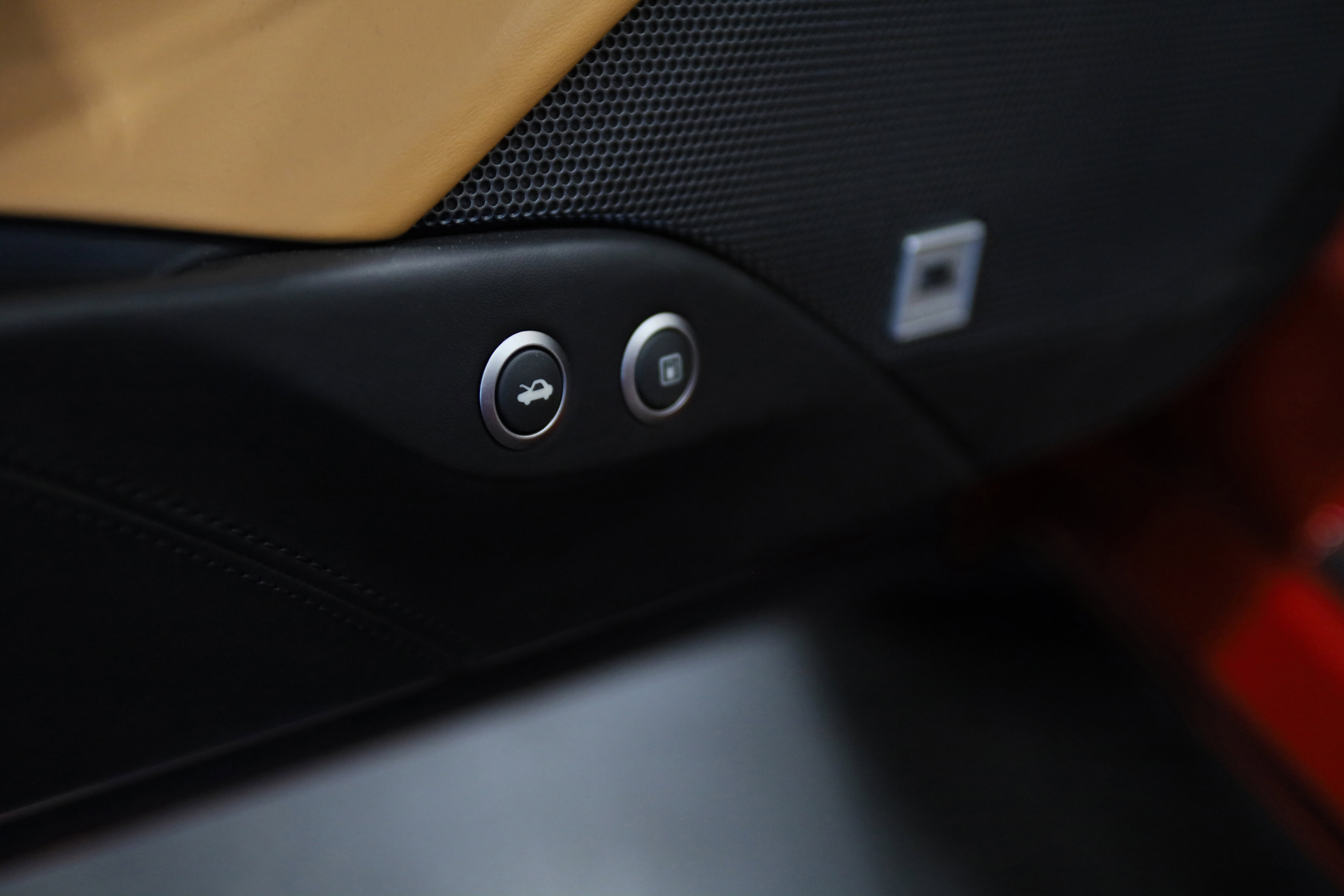 Used 2019 Ferrari 488 Spider image 8