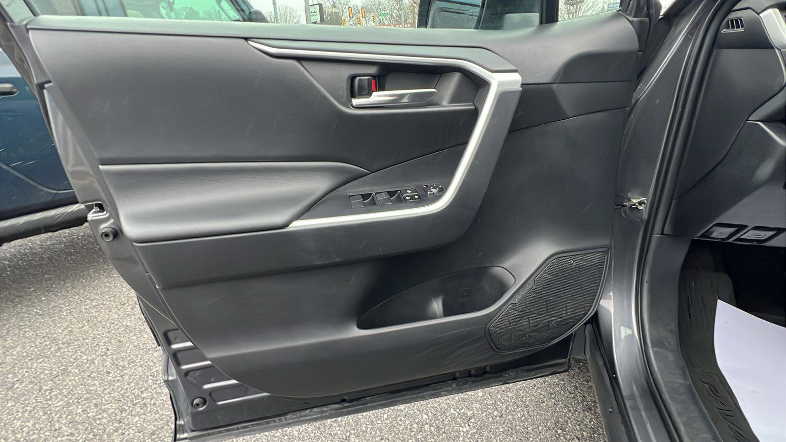 Used 2021 Toyota RAV4 XLE image 21