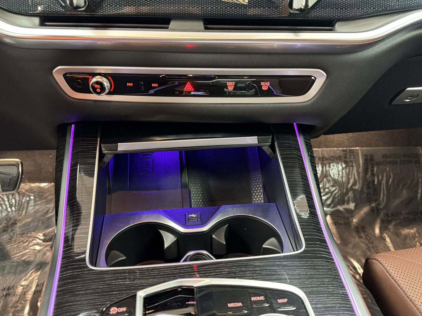 Certified 2024 BMW X7 xDrive40i w/ M Sport Package image 18
