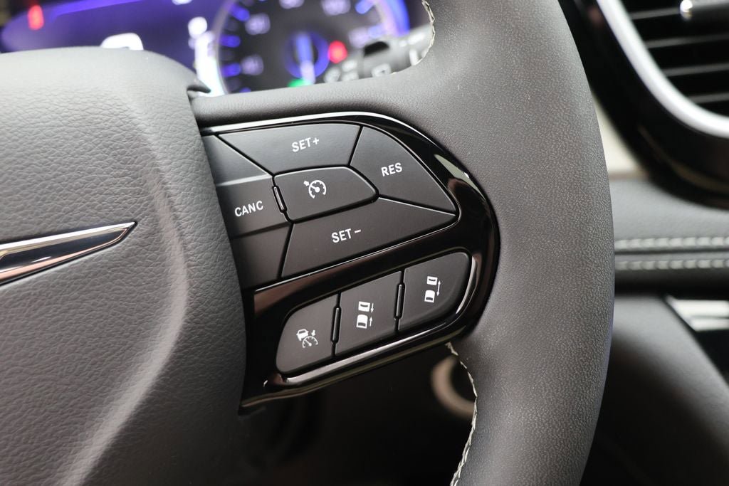 Used 2024 Chrysler Pacifica Limited w/ S Appearance Package image 21