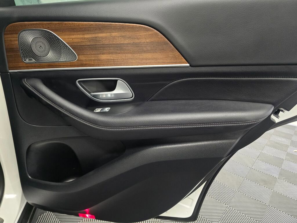 Used 2025 Mercedes-Benz GLE 350 4MATIC w/ Driver Assistance Package image 26