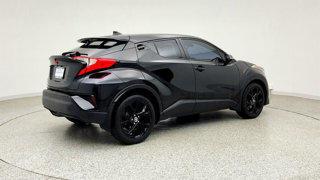Used 2018 Toyota C-HR XLE FWD image 5