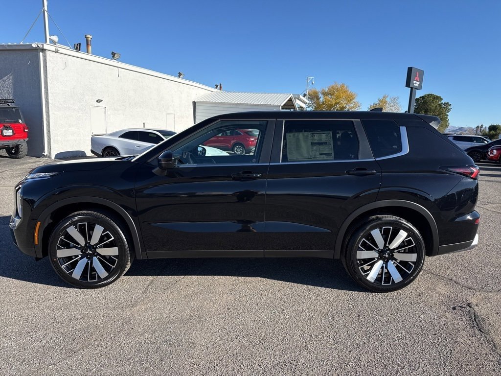 New 2025 Mitsubishi Outlander SE image 4