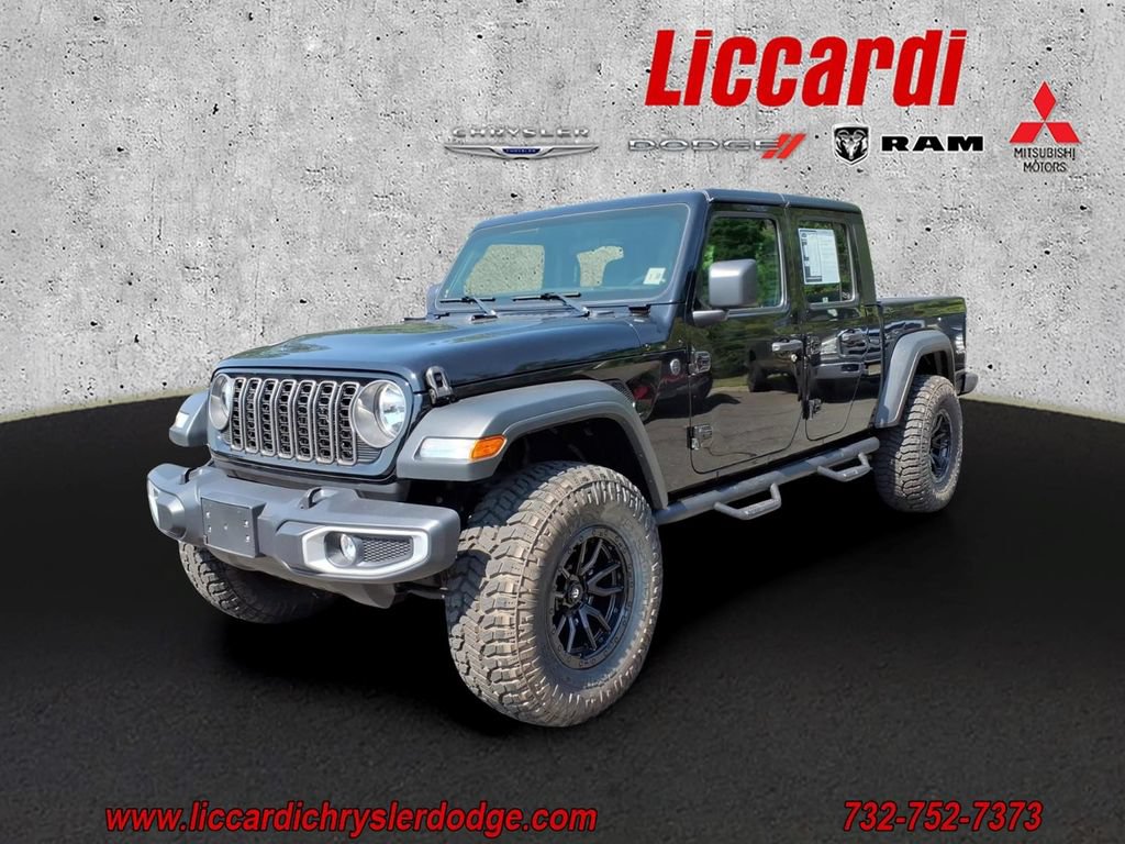 Used 2025 Jeep Gladiator Sport AWD/4WD image 3