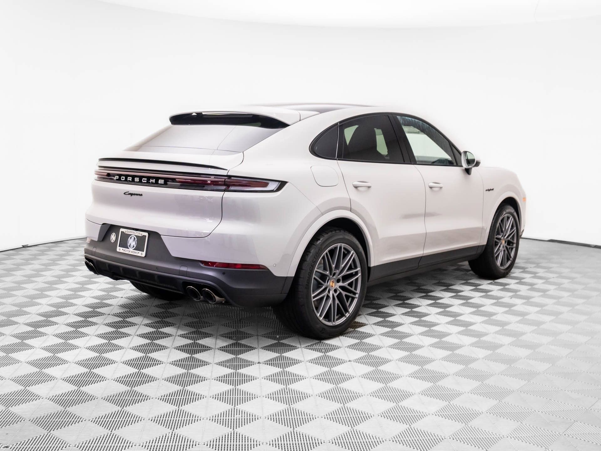 New 2026 Porsche Cayenne E-Hybrid Coupe AWD/4WD image 8