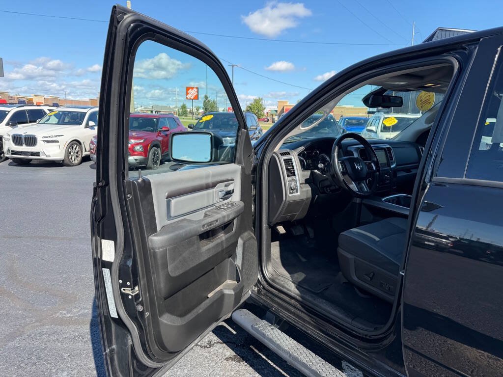 Used 2022 RAM 1500 Classic SLT w/ Electronics Convenience Group AWD/4WD image 12