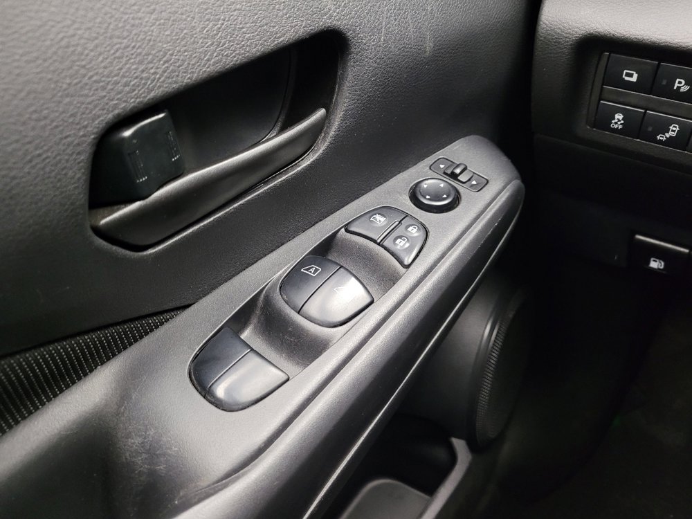 Used 2022 Nissan Kicks S FWD image 27