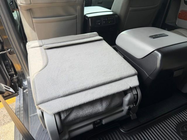Used 2018 Toyota Sequoia Platinum AWD/4WD image 26