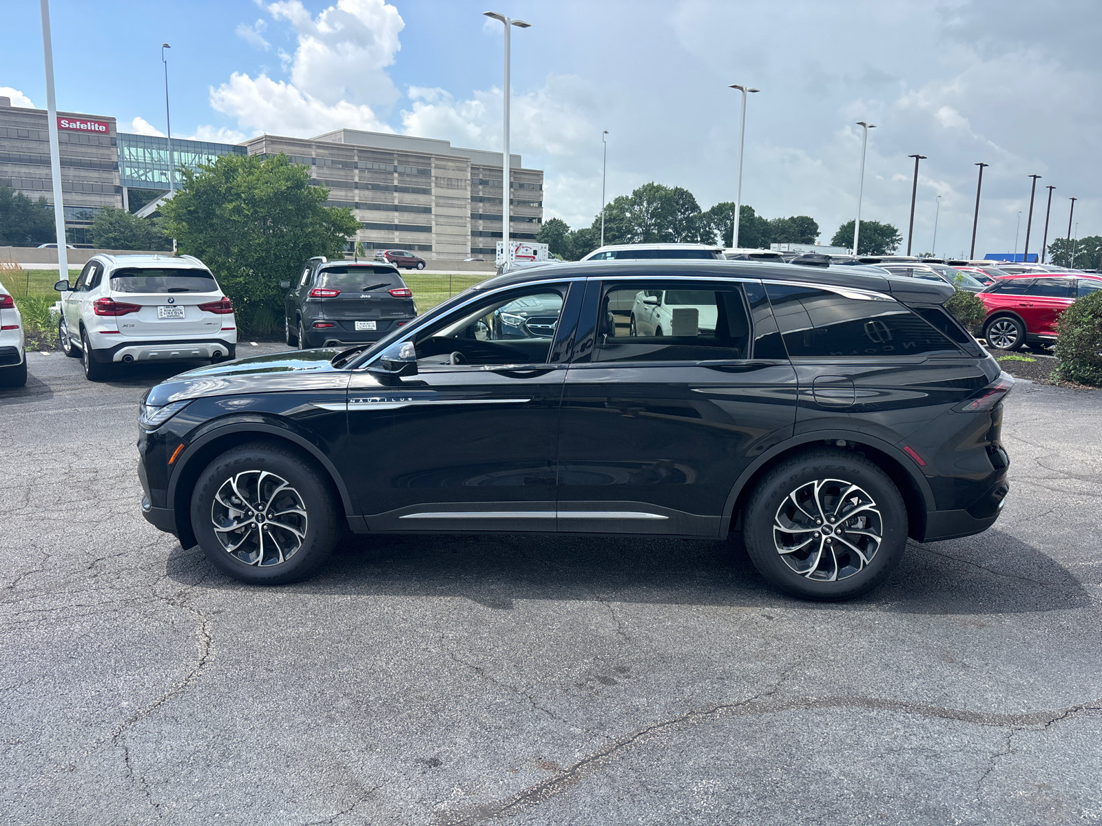 New 2026 Lincoln Nautilus Premier w/ Equipment Group 102A AWD/4WD image 4