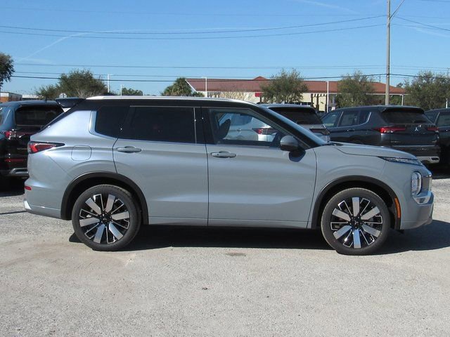 New 2026 Mitsubishi Outlander SEL image 2
