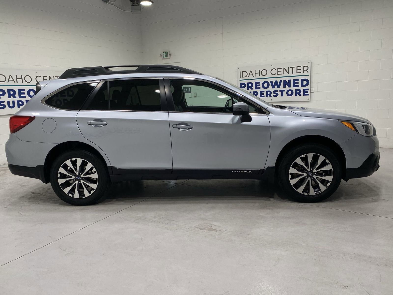 Used 2017 Subaru Outback 2.5i Limited AWD/4WD image 9