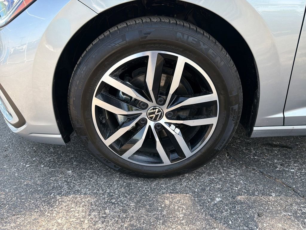 Used 2025 Volkswagen Jetta SE w/ Sunroof Package FWD image 31