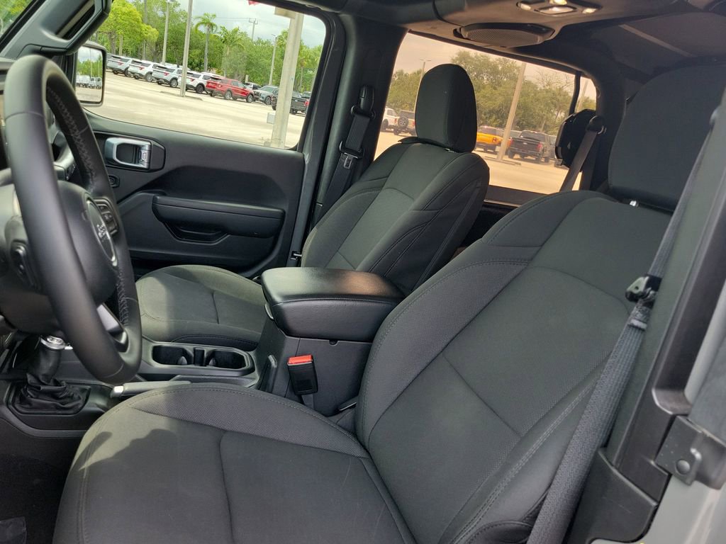 Used 2021 Jeep Wrangler Sport AWD/4WD image 12