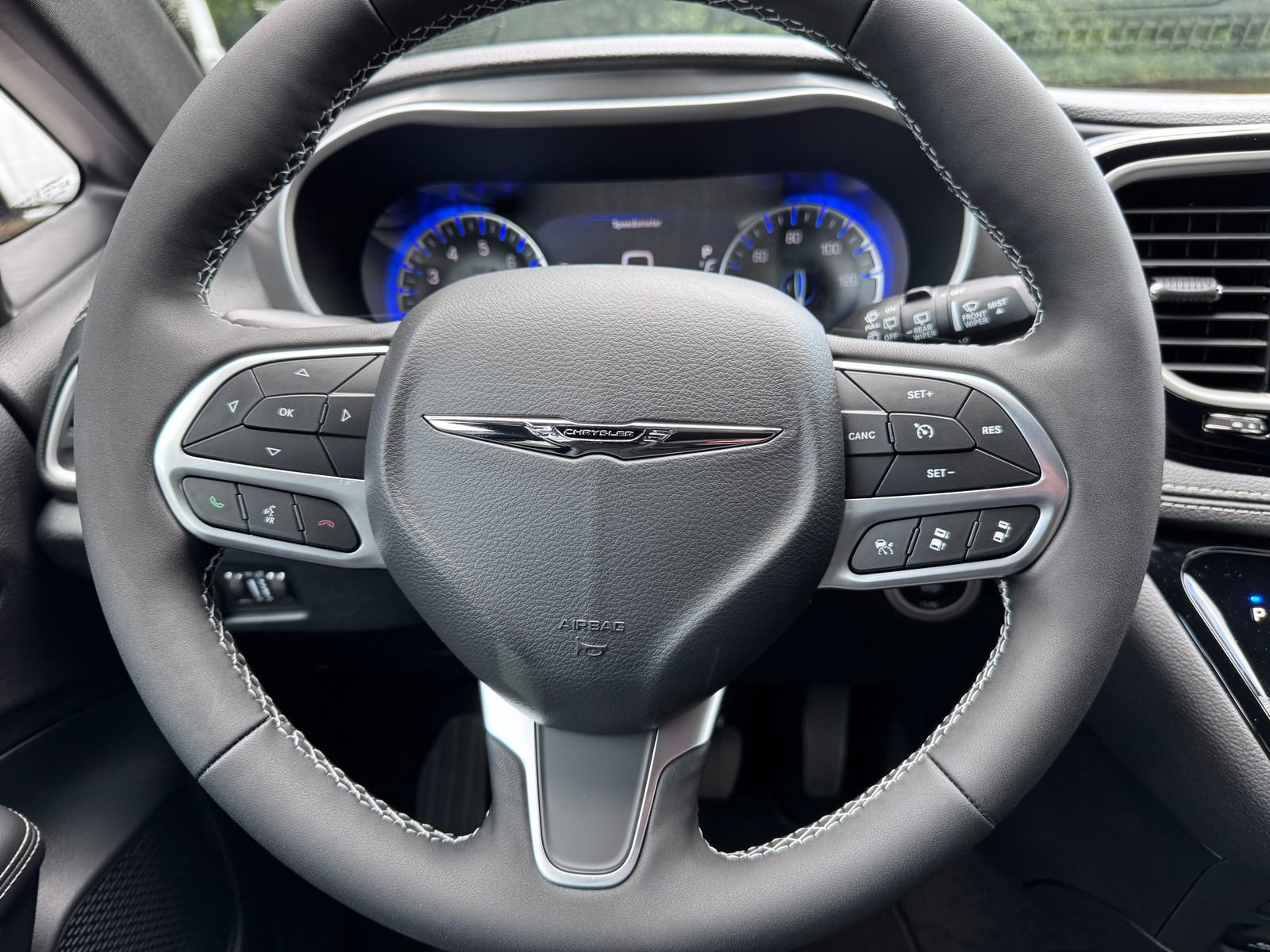 New 2025 Chrysler Pacifica Select w/ Uconnect Theater Family Group image 16