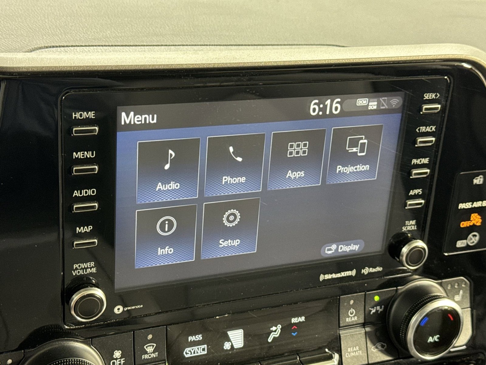 Used 2022 Toyota Highlander XLE FWD image 30
