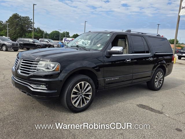 Used 2016 Lincoln Navigator L Select RWD image 3