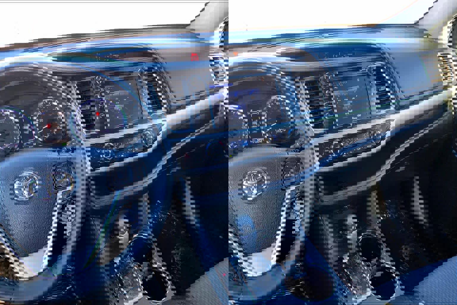 Certified 2019 Toyota Highlander LE image 6