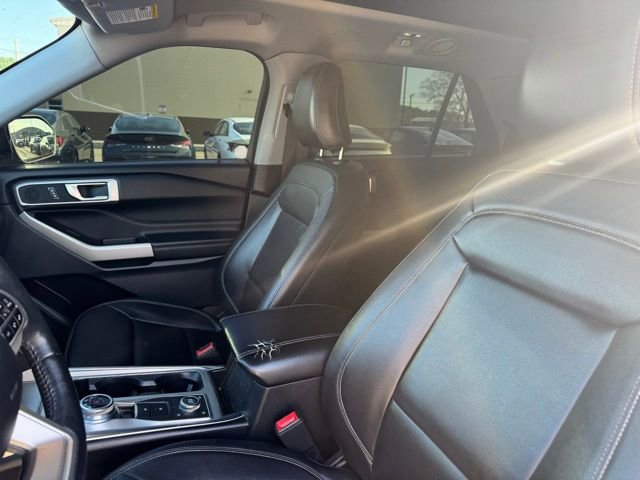 Used 2021 Ford Explorer XLT w/ Equipment Group 202A AWD/4WD image 12