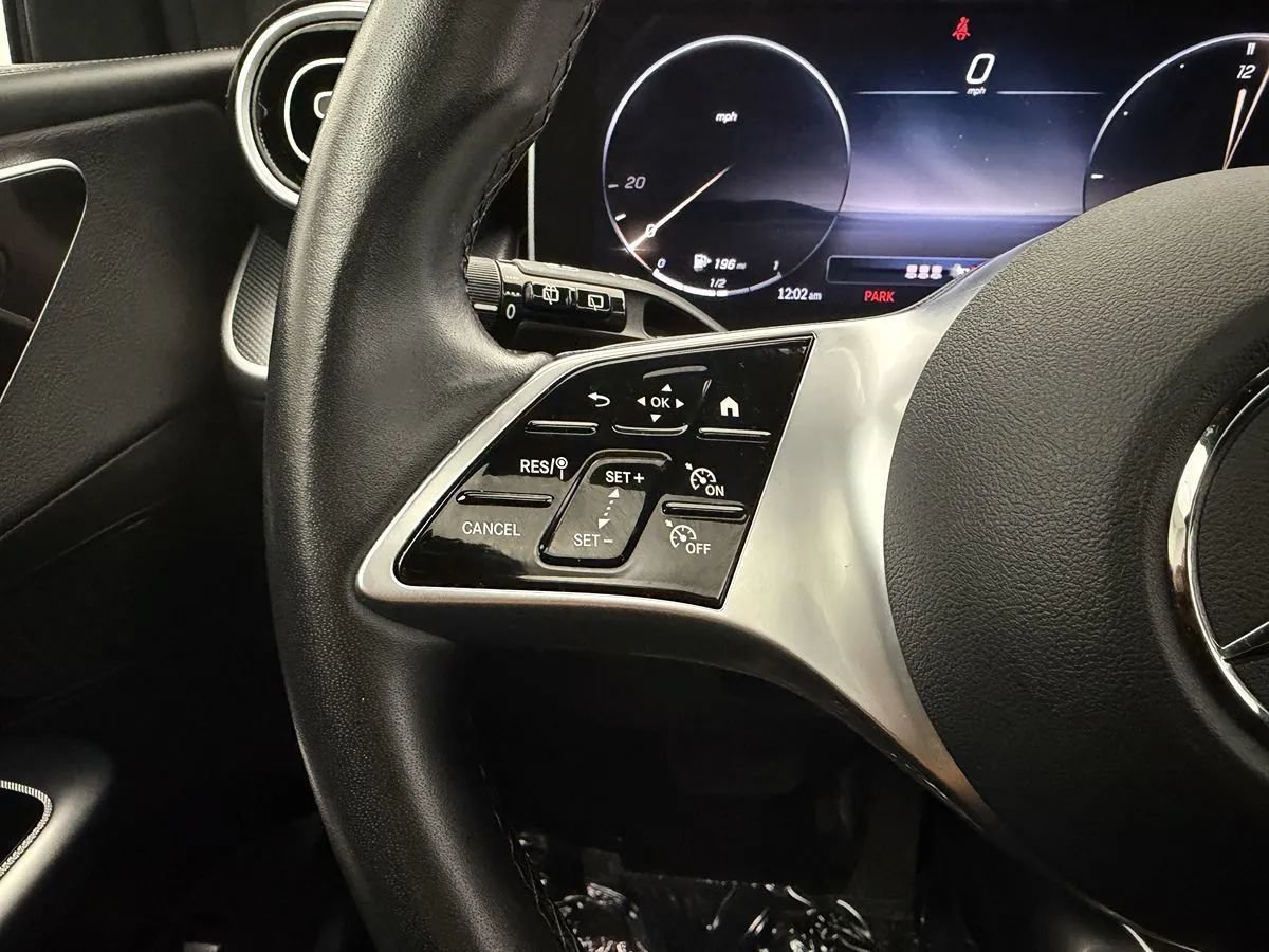 Used 2024 Mercedes-Benz GLC 300 4MATIC image 17