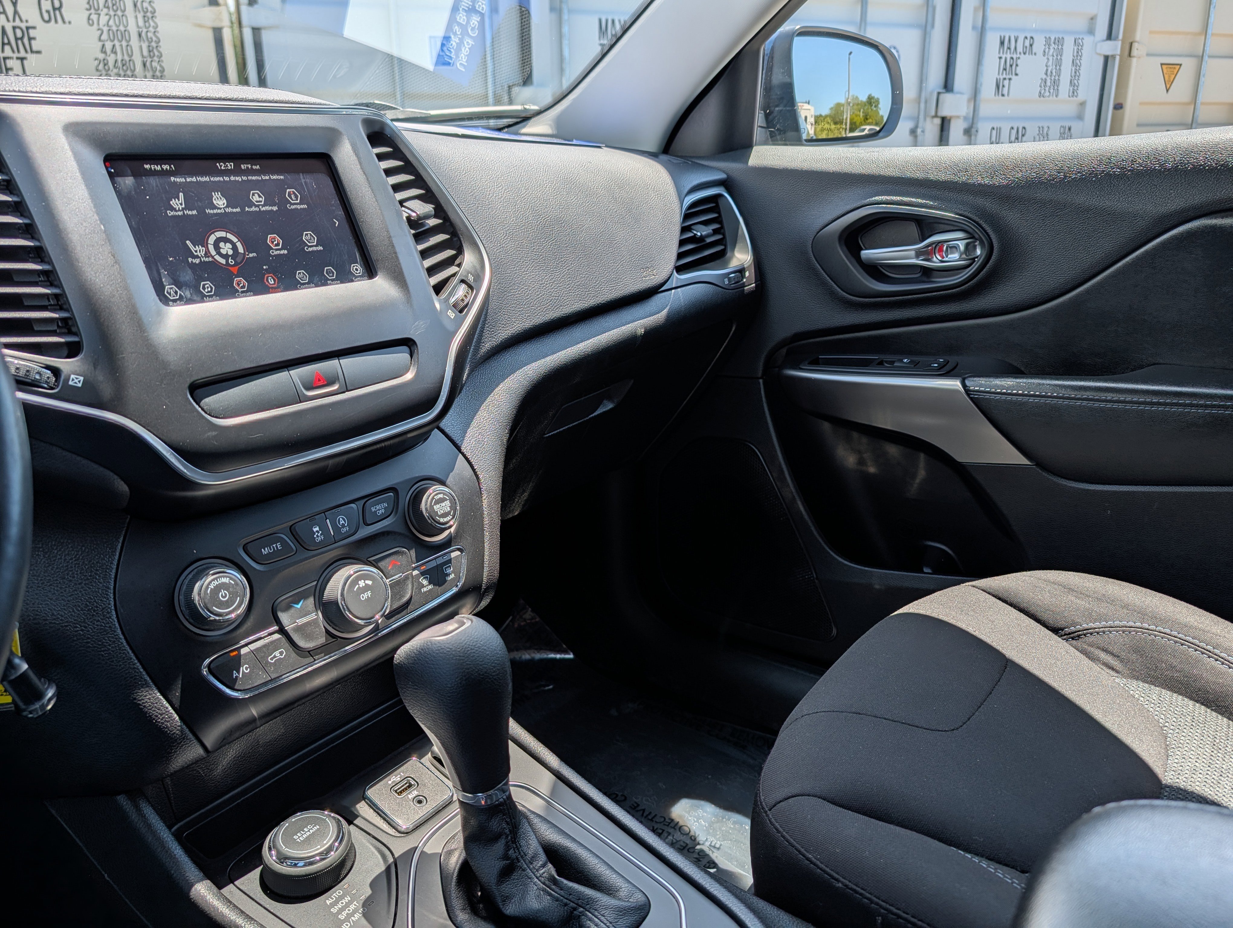 Used 2020 Jeep Cherokee Latitude w/ Cold Weather Group AWD/4WD image 30