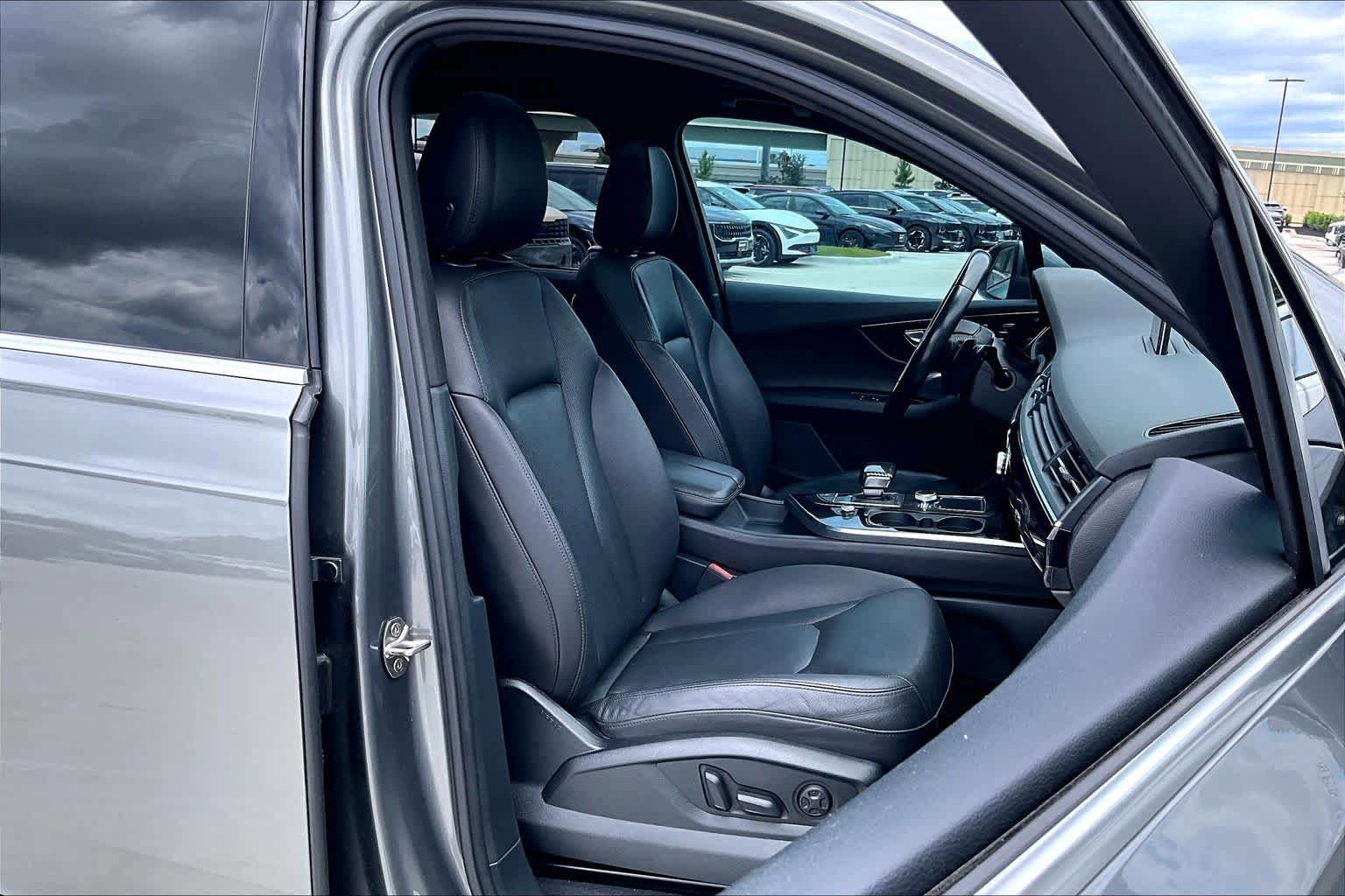 Used 2017 Audi Q7 3.0T Premium Plus w/ Premium Plus Package AWD/4WD image 9