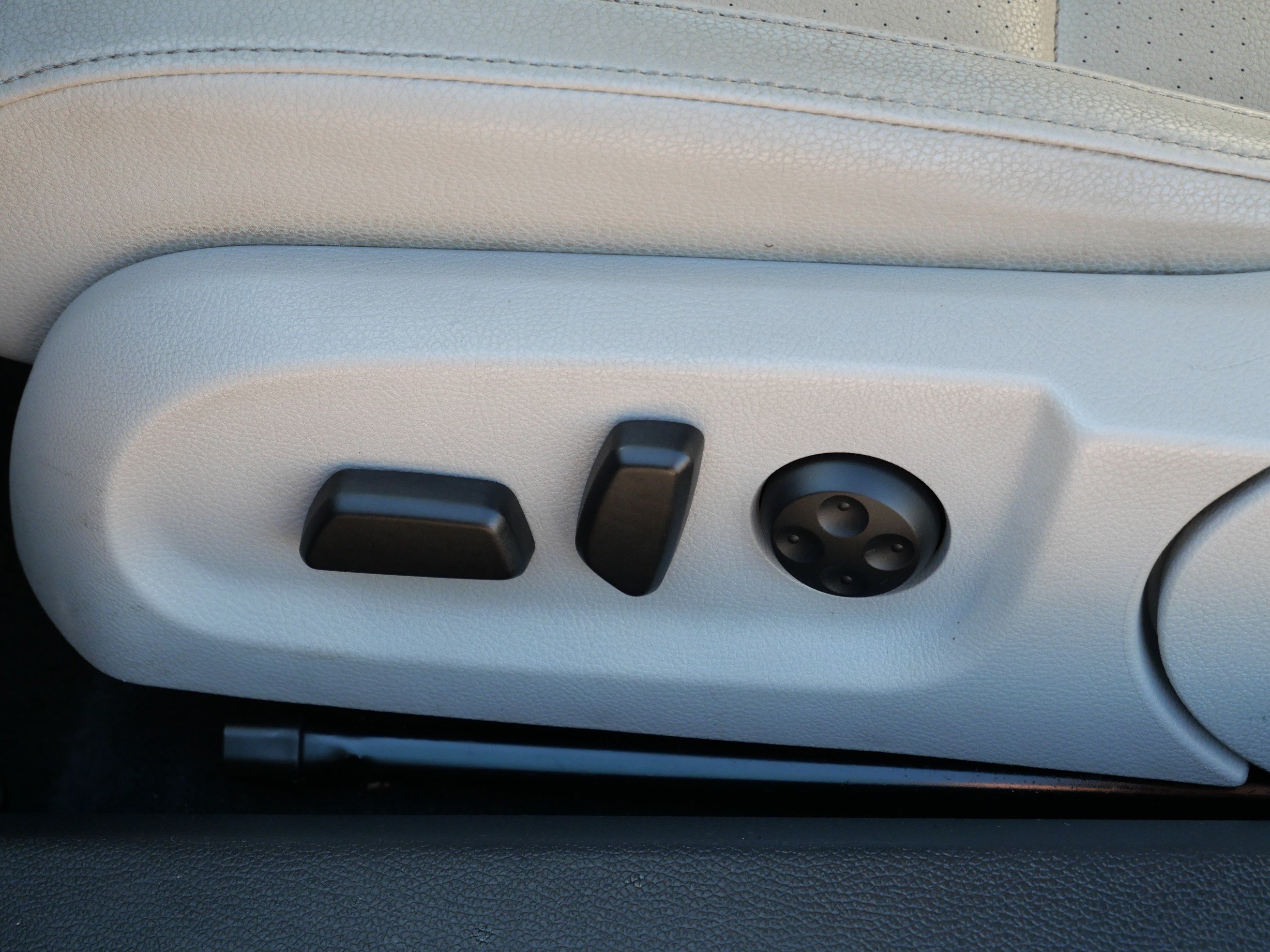 Used 2010 Volkswagen Eos Komfort FWD image 17