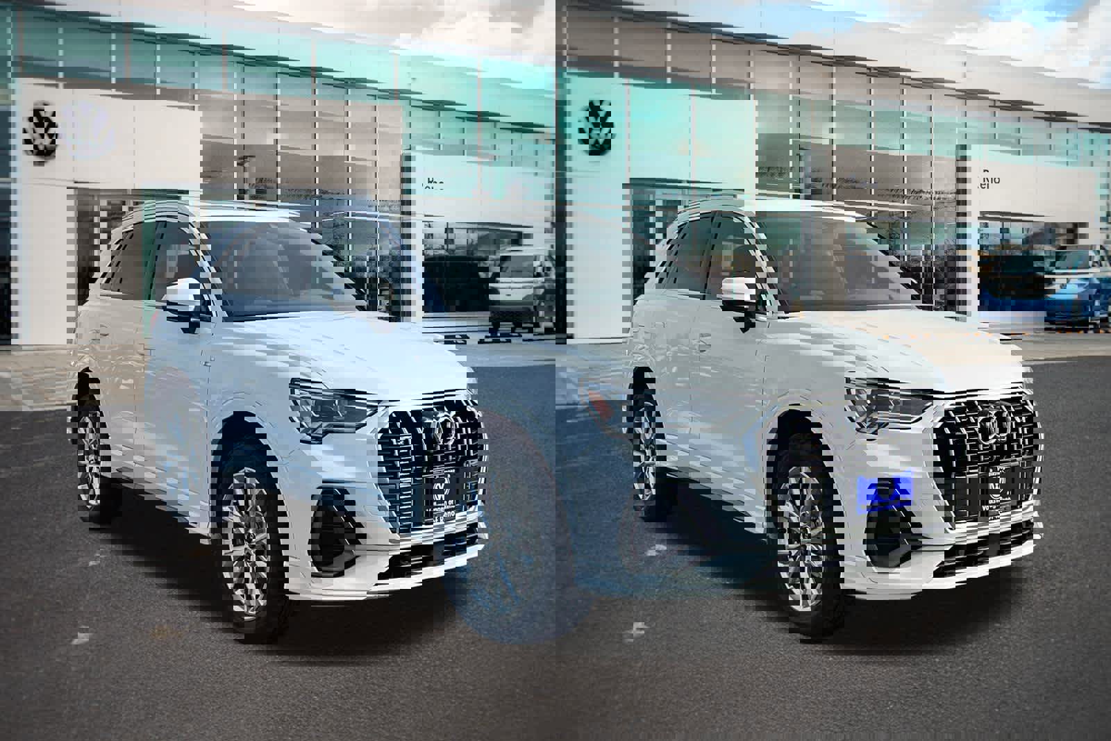 Used 2023 Audi Q3 2.0T Premium image 3