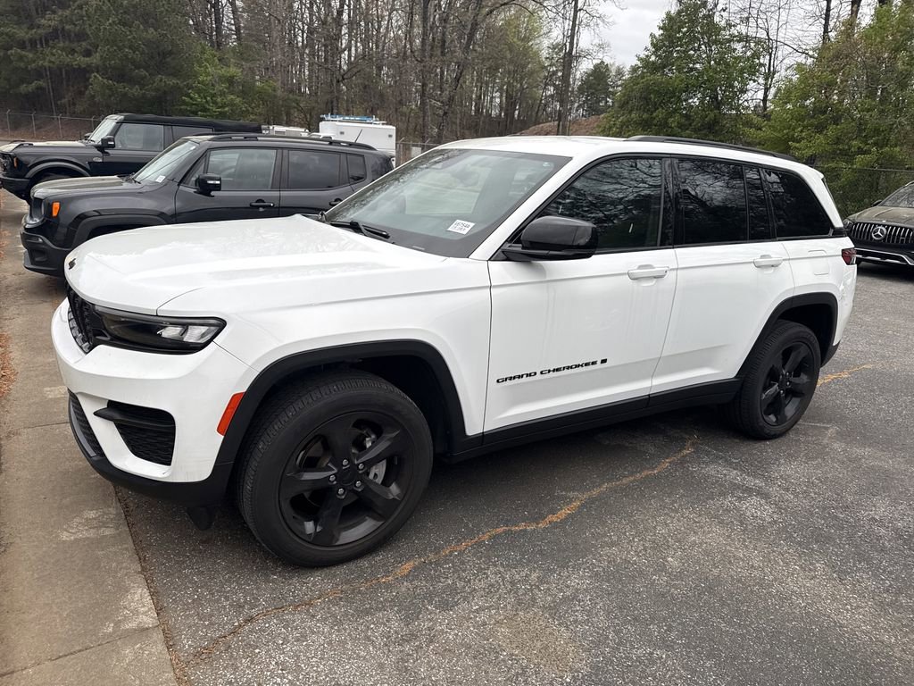 Used 2022 Jeep Grand Cherokee Altitude image 9