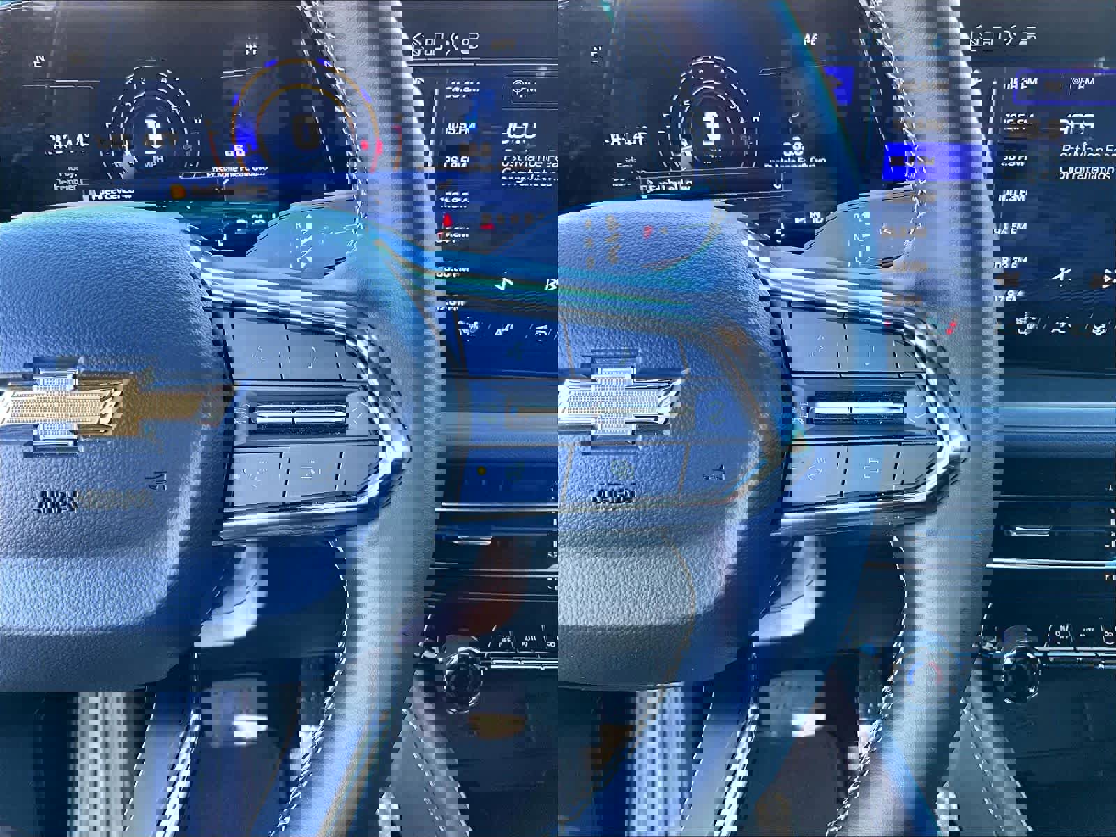 Used 2025 Chevrolet Traverse LT image 25