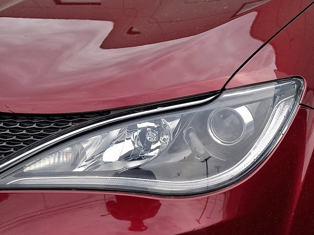 Used 2017 Chrysler Pacifica Limited video 3