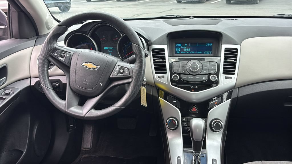 Used 2015 Chevrolet Cruze LT FWD image 7