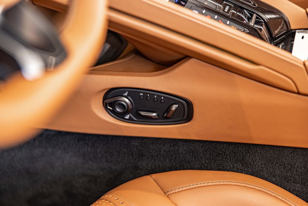 Used 2025 Aston Martin DB12 Convertible RWD image 21
