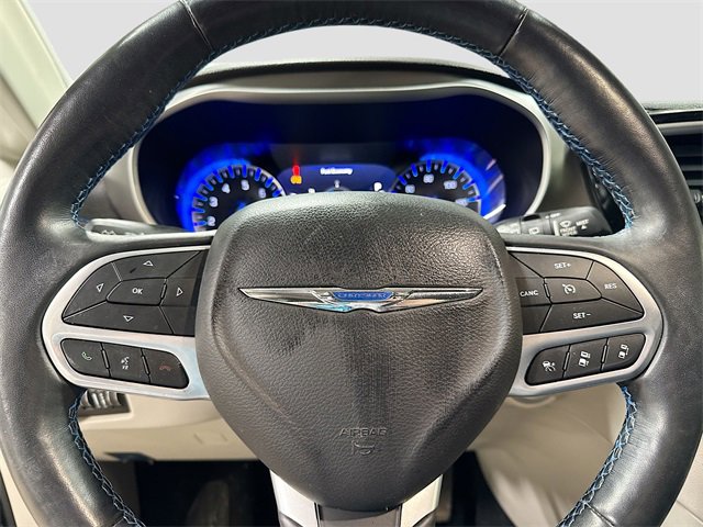 Used 2021 Chrysler Pacifica Touring-L w/ Uconnect Theater Family Group image 13
