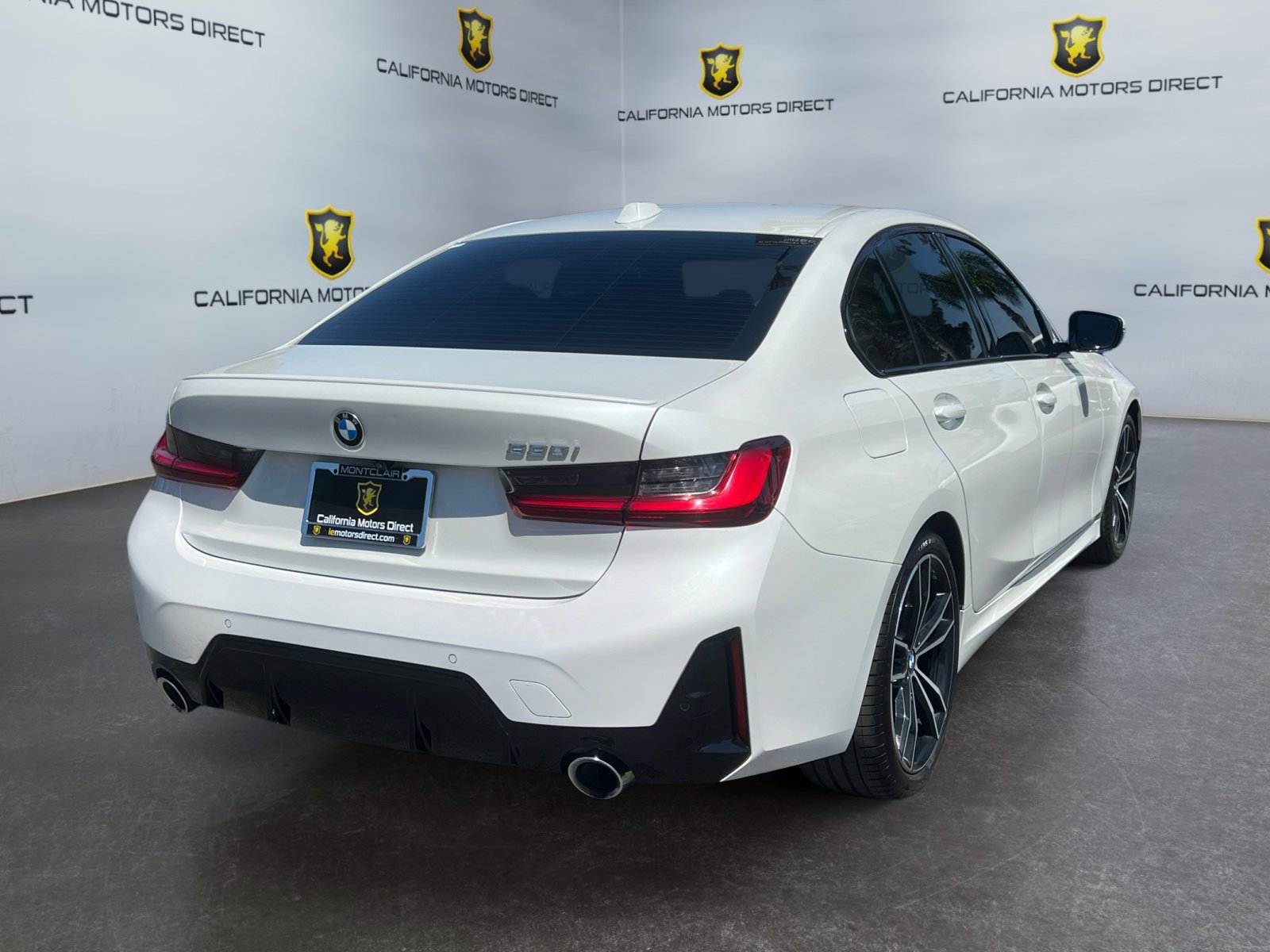 Used 2023 BMW 330i Sedan w/ M Sport Package RWD image 5