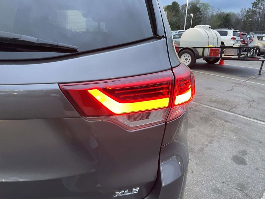 Used 2017 Toyota Highlander XLE image 16