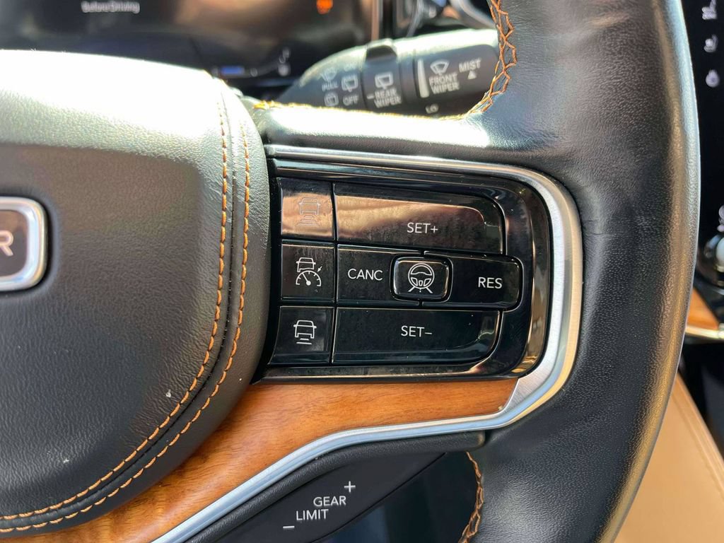 Used 2022 Jeep Grand Wagoneer Series III w/ Rear-Seat Entertainment Group AWD/4WD image 22