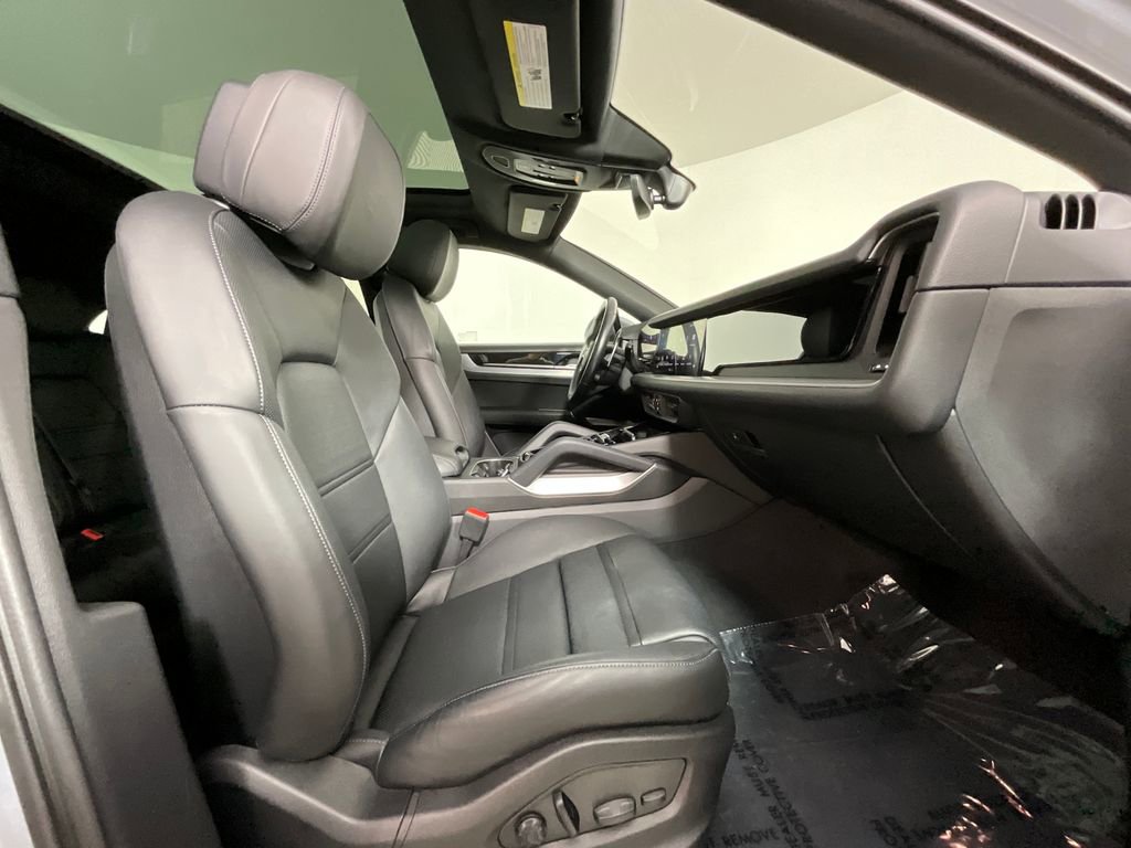 Used 2024 Porsche Cayenne Coupe image 20