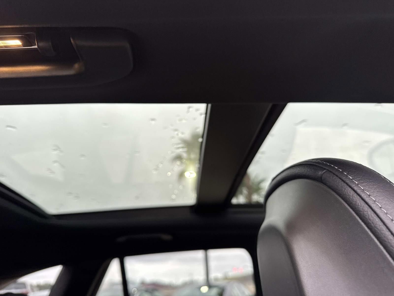 Used 2025 Mercedes-Benz GLC 300 4MATIC image 10