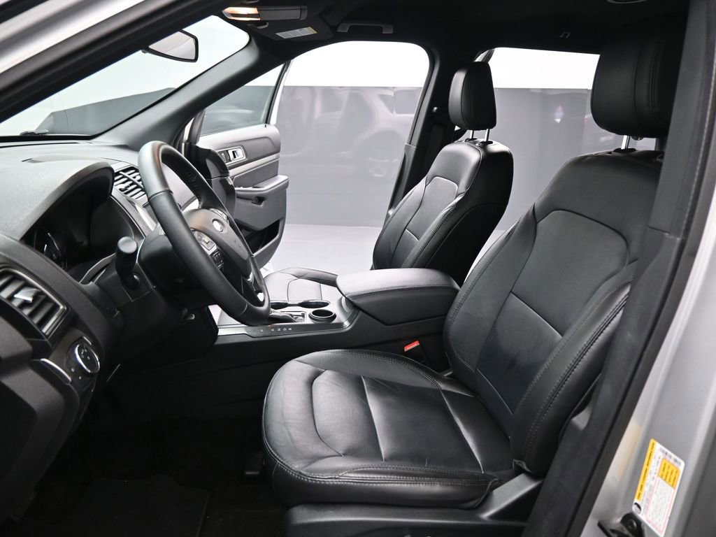 Certified 2018 Ford Explorer XLT w/ Equipment Group 202A image 9