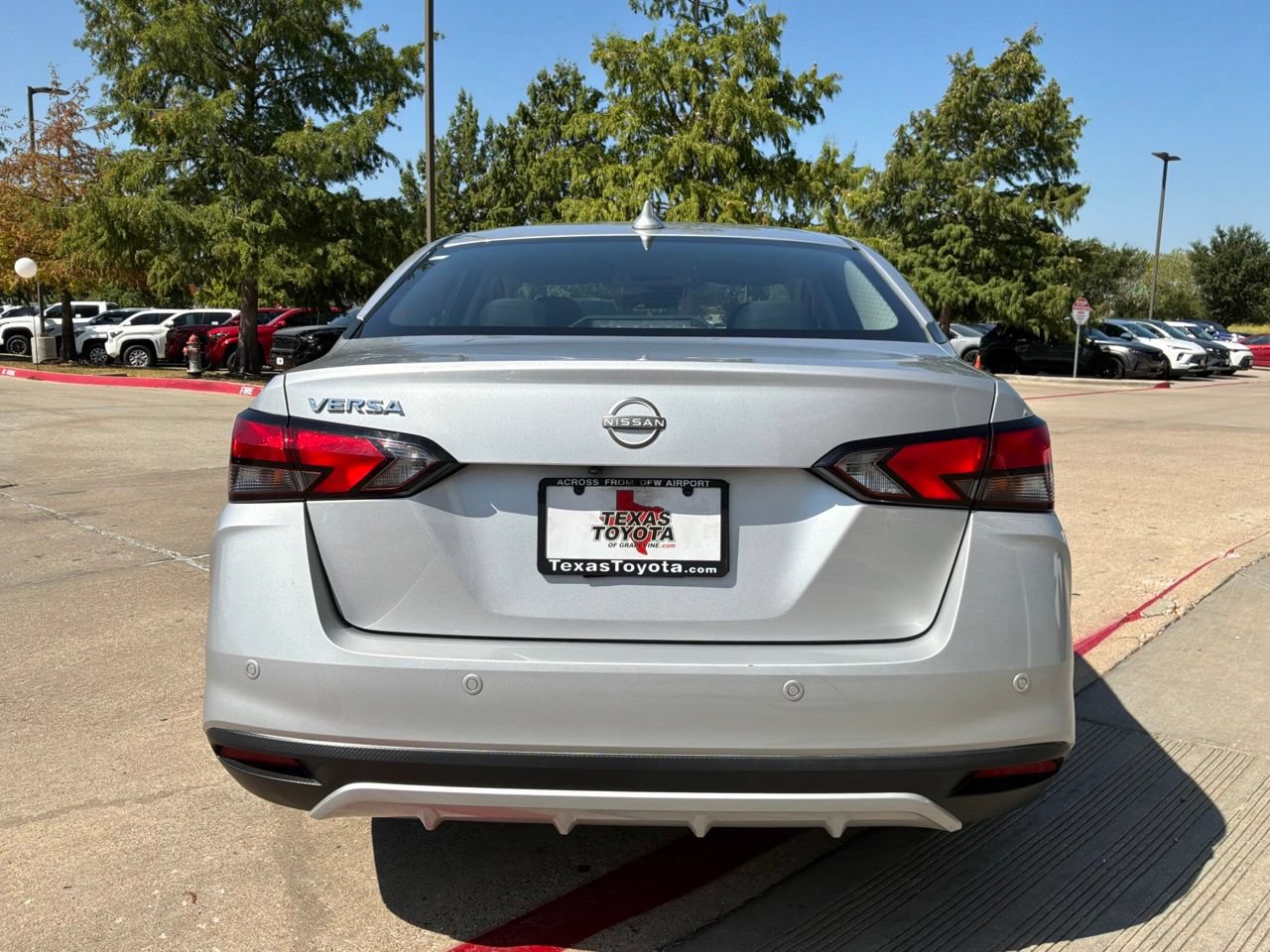 Used 2025 Nissan Versa SV FWD image 7