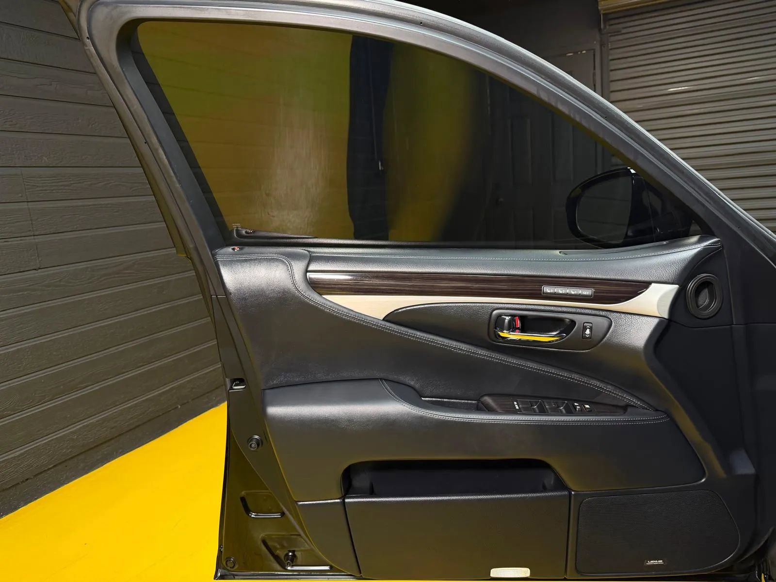 Used 2013 Lexus LS 460 w/ Comfort Pkg image 26