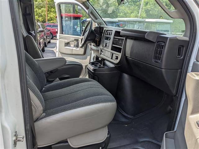 Used 2024 GMC Savana 2500 w/ Driver Convenience Package image 14