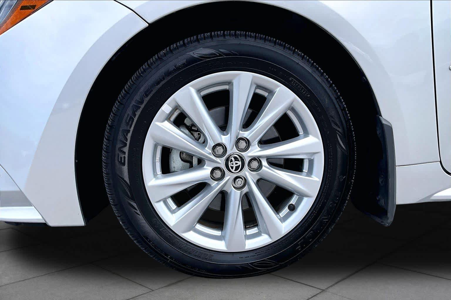 Used 2025 Toyota Corolla LE w/ LE Premium Package FWD image 11