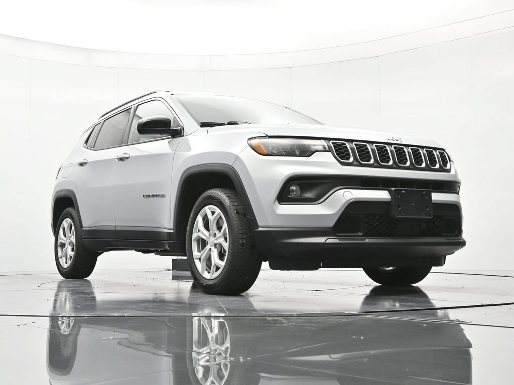 Used 2024 Jeep Compass Latitude AWD/4WD image 37