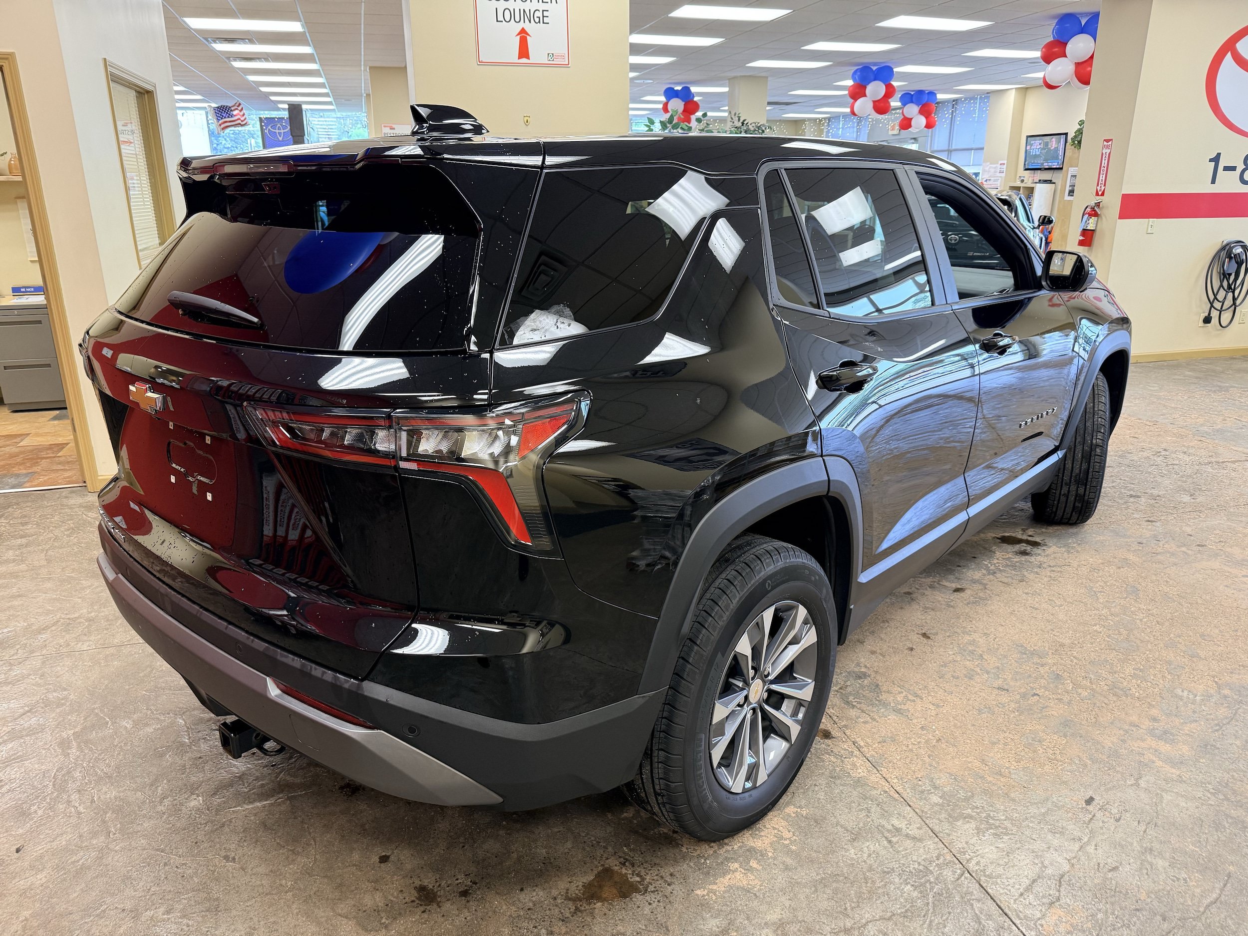 Used 2025 Chevrolet Equinox LT w/ Safety and Technology Package AWD/4WD image 10