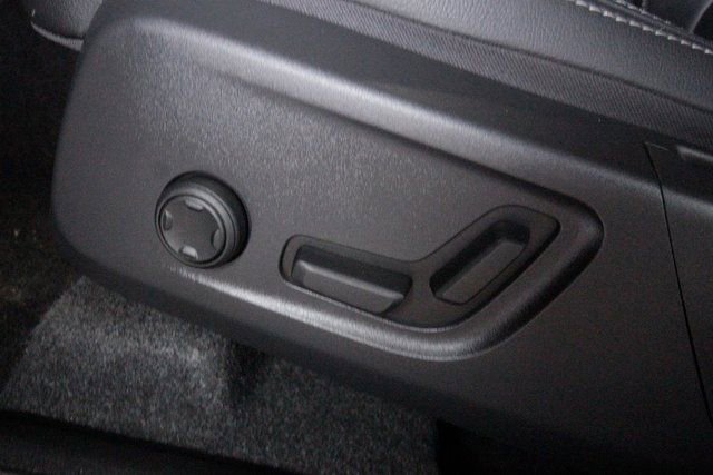 Certified 2025 Volvo XC40 B5 Core image 13