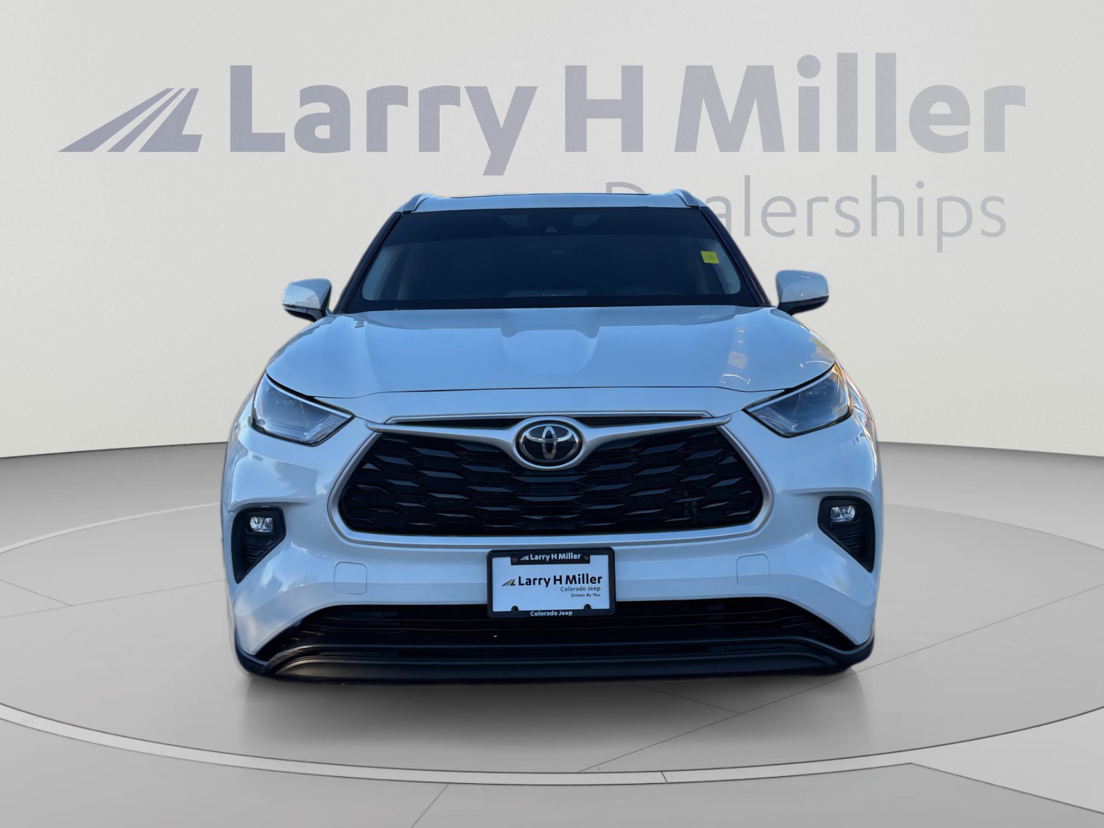 Used 2022 Toyota Highlander XLE AWD/4WD image 8