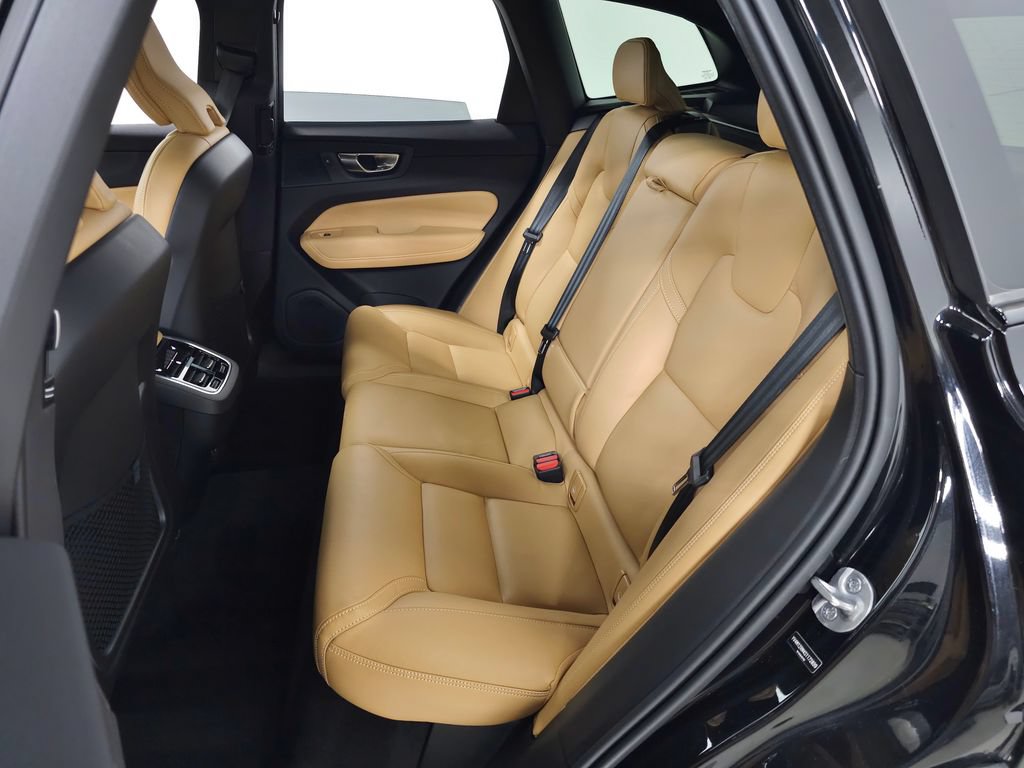 Used 2025 Volvo XC60 B5 Ultra w/ Protection Package Premier AWD/4WD image 35