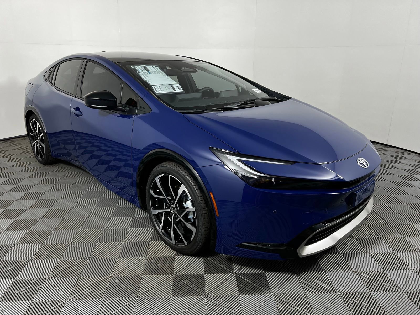 New 2026 Toyota Prius Plug-In Hybrid FWD image 3